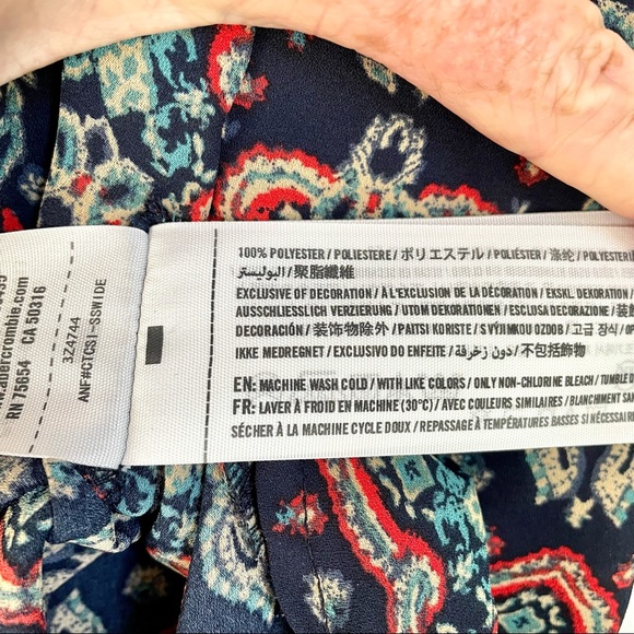 3/$25 Hollister Batik Racerback Sleeveless Blouse Women’s XS Boho - Picture 8 of 9